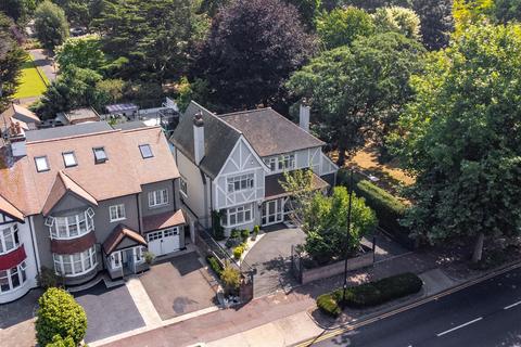 4 bedroom detached house for sale, Victoria Avenue, Southend-On-Sea SS2