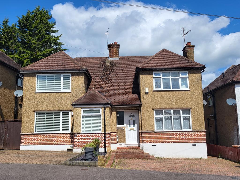 Beechcroft Avenue, Croxley Green, WD3 3 bed semidetached house £