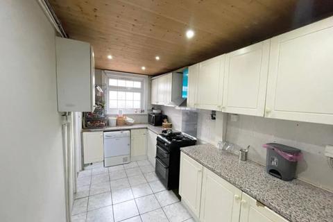 3 bedroom semi-detached house for sale, Stratton Gardens, Southall