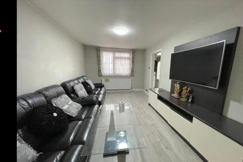 3 bedroom semi-detached house for sale, Stratton Gardens, Southall