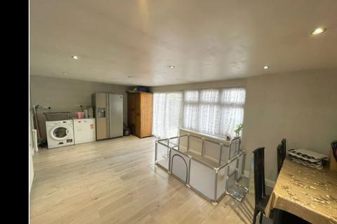 4 Stratton Gardens, Southall, UB1 2SU