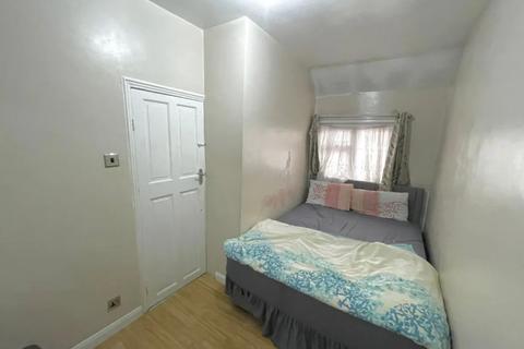 4 Stratton Gardens, Southall, UB1 2SU