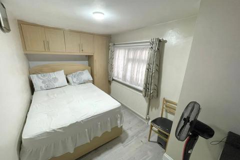 4 Stratton Gardens, Southall, UB1 2SU