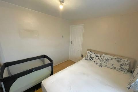4 Stratton Gardens, Southall, UB1 2SU