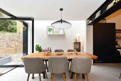 33 Meynell Road, London, E9 7AP