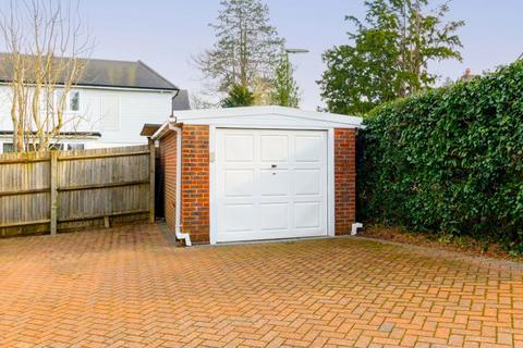 27a Eglise Road, Warlingham, CR6 9SE