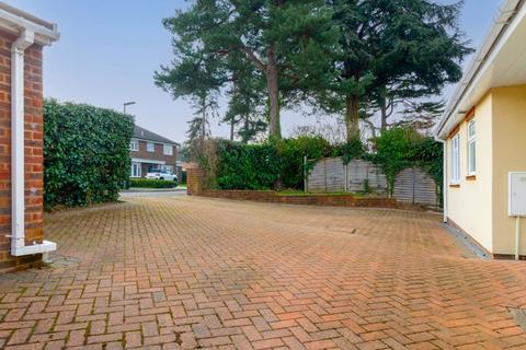 27a Eglise Road, Warlingham, CR6 9SE