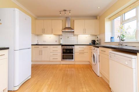27a Eglise Road, Warlingham, CR6 9SE