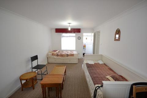 1 bedroom terraced house to rent, Gresham Drive, Romford