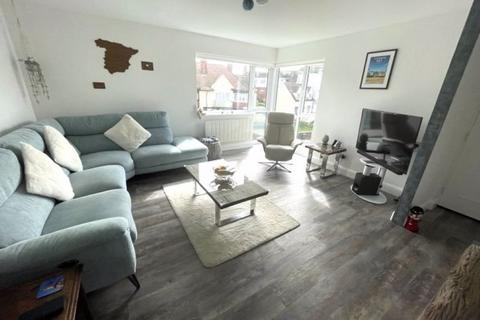 2 bedroom apartment to rent, Shorefield Road, Westcliff-On-Sea