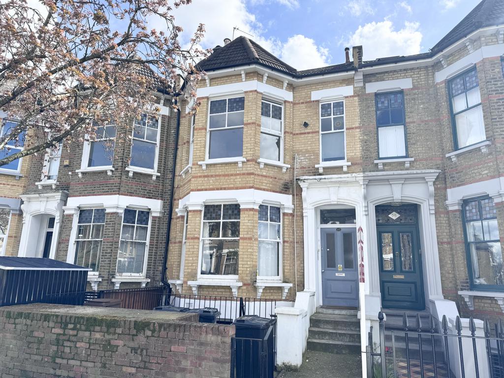 2 bed Victorian conversion flat located in Newick