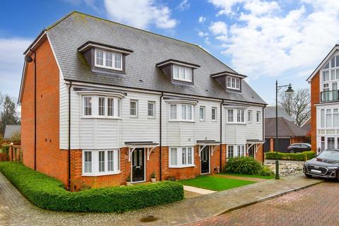 4 bedroom end of terrace house for sale, Avion Gardens, Kings Hill, West Malling, Kent