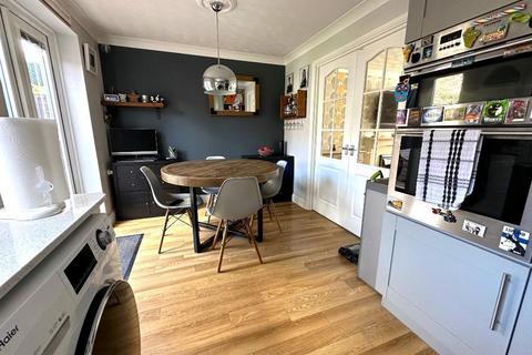8 Farmbrook, Luton, LU2 7SQ