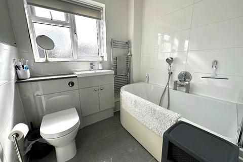 8 Farmbrook, Luton, LU2 7SQ
