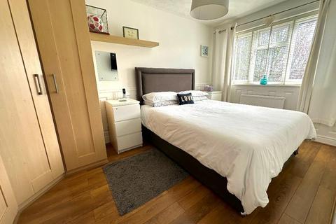 8 Farmbrook, Luton, LU2 7SQ