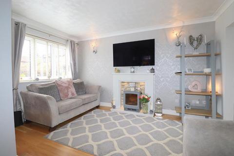 3 bedroom semi-detached house for sale, Dexter Close, Barton Hills, Luton, Bedfordshire, LU3 4DX