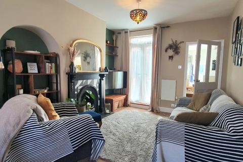 2 bedroom terraced house for sale, Queens Road, Northampton, Northamptonshire, NN1 3LP