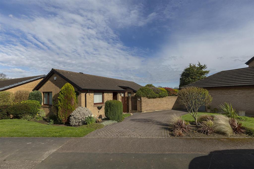 Warren Park, Brighouse, Halifax 2 bed detached bungalow for sale £260,000