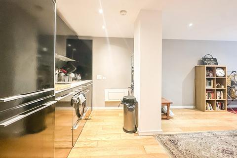 3 bedroom flat for sale, Airpoint, Skypark Road, Bristol, BS3