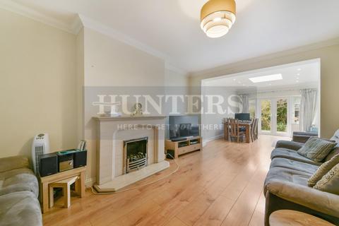 5 bedroom semi-detached house for sale, Lulworth Avenue, Hounslow