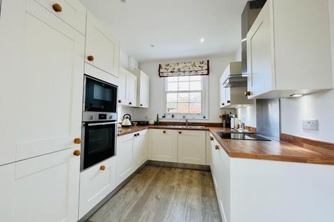 11 Fuggle Drive, Tenterden, TN30 6FJ