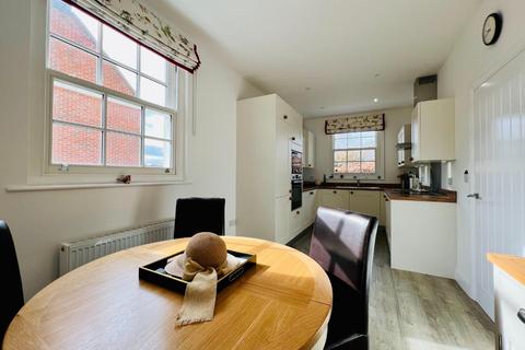 11 Fuggle Drive, Tenterden, TN30 6FJ
