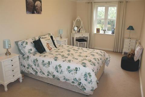2 bedroom flat for sale, Ingle Court, Market Weighton, York