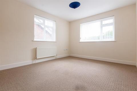 2 bedroom flat to rent, Woodland Avenue, Hutton