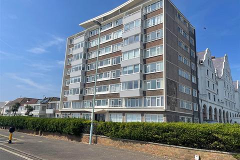 3 bedroom flat to rent, West Parade, Worthing BN11