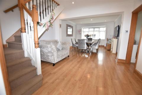 4 bedroom chalet for sale, Meynell Avenue, Canvey Island SS8