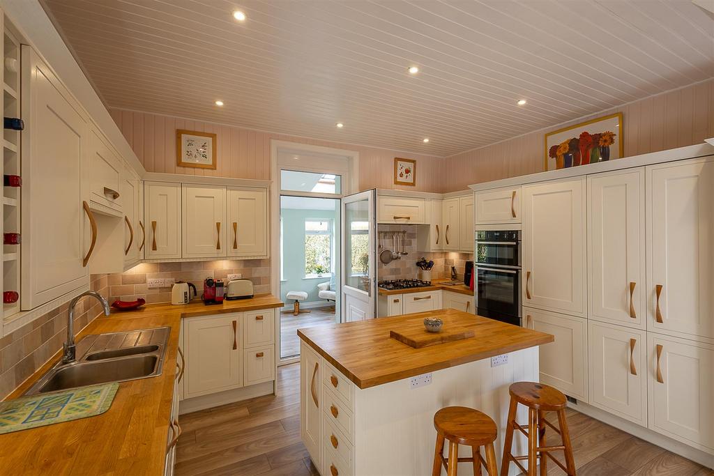 Breakfasting Kitchen