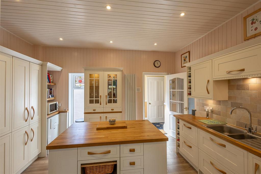 Breakfasting Kitchen