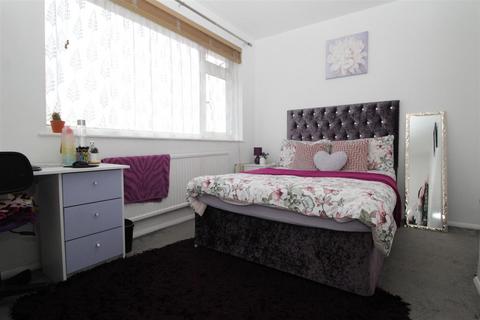 4 bedroom semi-detached house for sale, Payton Close, Margate