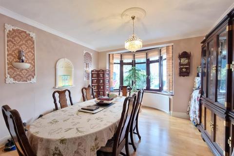 3 bedroom end of terrace house for sale, Eton Road, Ilford