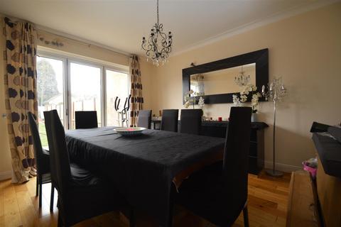 3 bedroom terraced house for sale, Eastern Avenue, Redbridge, IG4 5AA