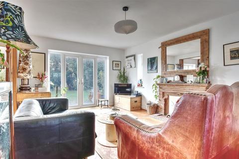 1 Beaulieu Road, Bexhill-on-sea, TN39 3AD