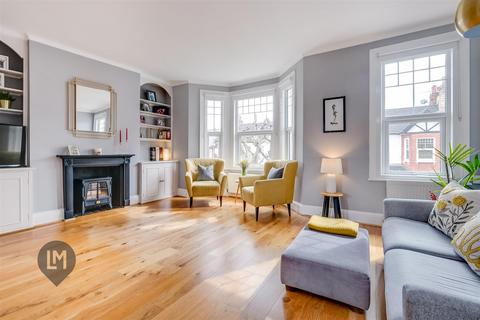 4 bedroom flat for sale, Pirbright Road, London