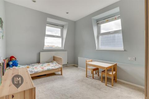4 bedroom flat for sale, Pirbright Road, London