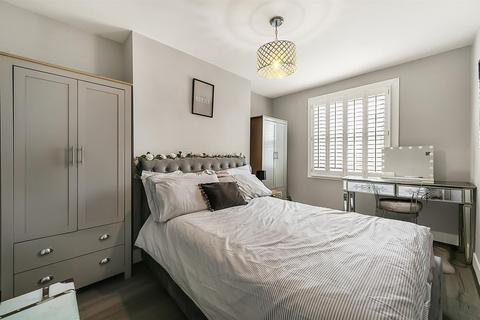 3 bedroom flat for sale, Wimbledon Park Road, London