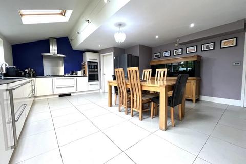 5 bedroom detached house for sale, Sandbach Road, Congleton