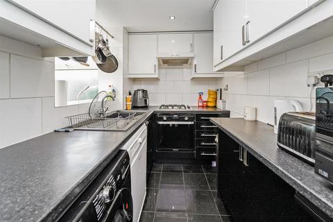 39 Normanton Park, London, E4 6HE