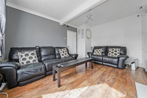 39 Normanton Park, London, E4 6HE