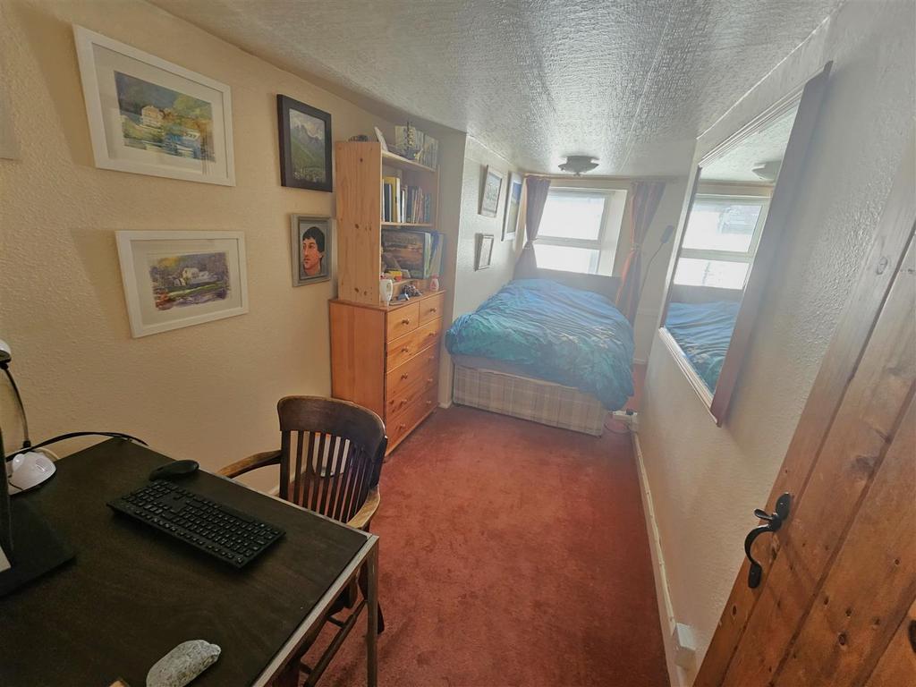 Bed 3.jpg