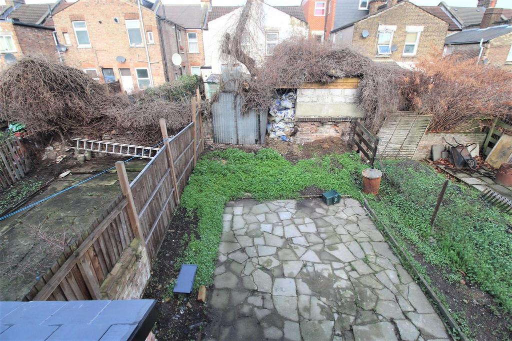 Tynemouth Road, London N15 5 bed terraced house to rent £3,200 pcm (£