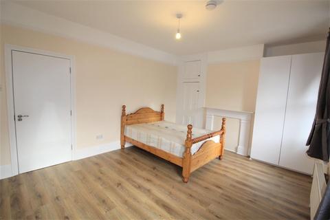 5 bedroom terraced house to rent, Tynemouth Road, London N15