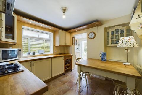 48 Beaconsfield Road, Basingstoke, RG21 3DG