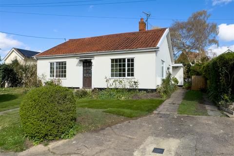 2 bedroom detached bungalow to rent, The Green, Hadleigh, Ipswich