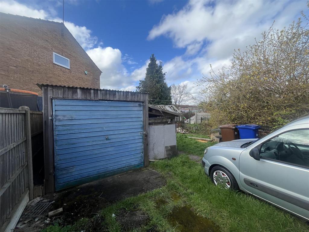Side Driveway &amp; Garage