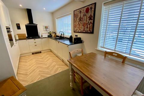 2 bedroom detached bungalow for sale, Springfield Park, Mirfield