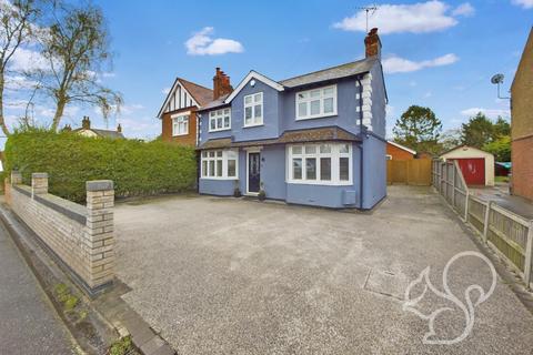 5 bedroom detached house to rent, Ipswich Road, Colchester